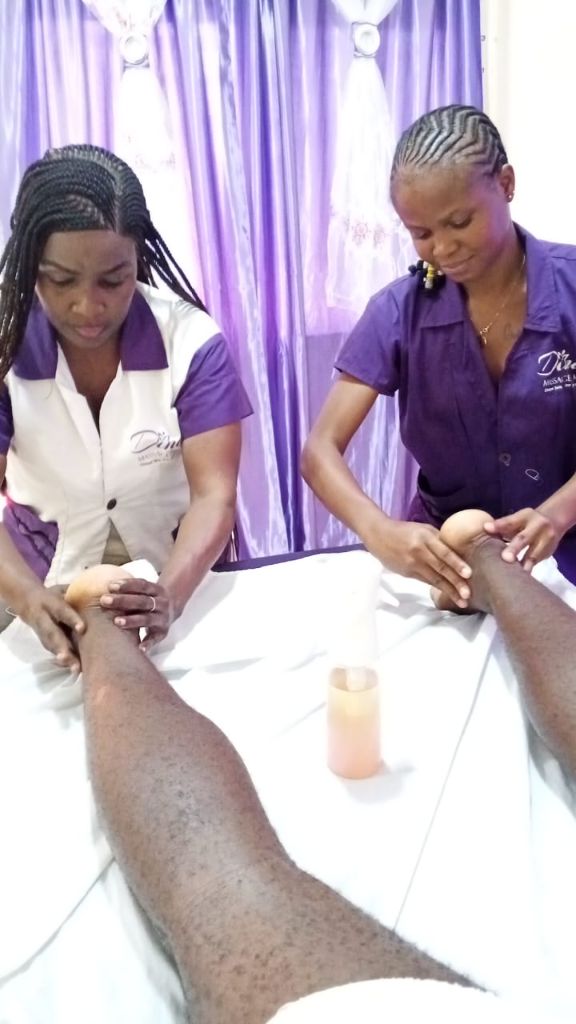 Équipe Dina Massage – Deux thérapeutes en action
